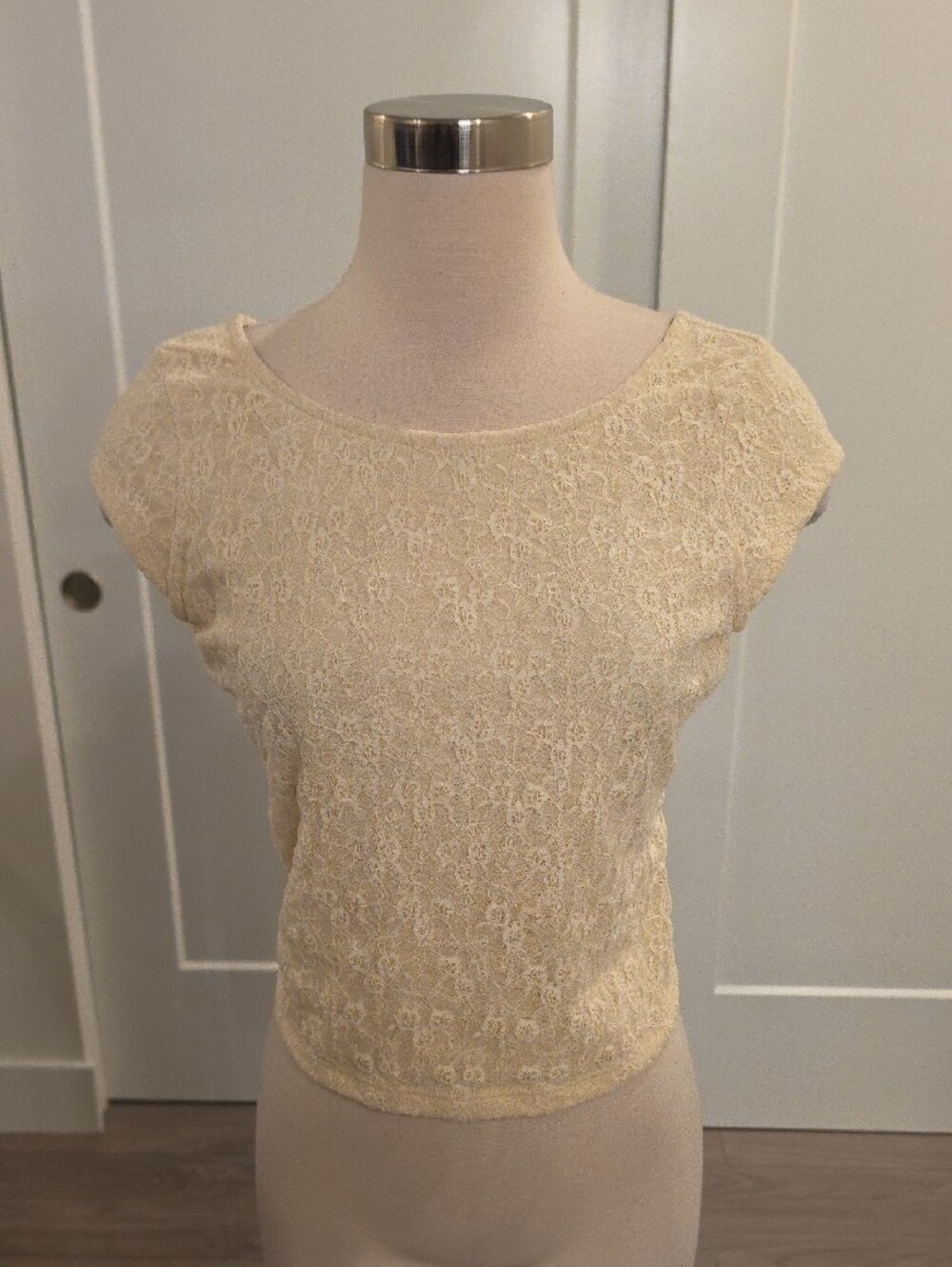 bp from Nordstroms women’s Cream lined lace Cap-Sleeve top size L like new
